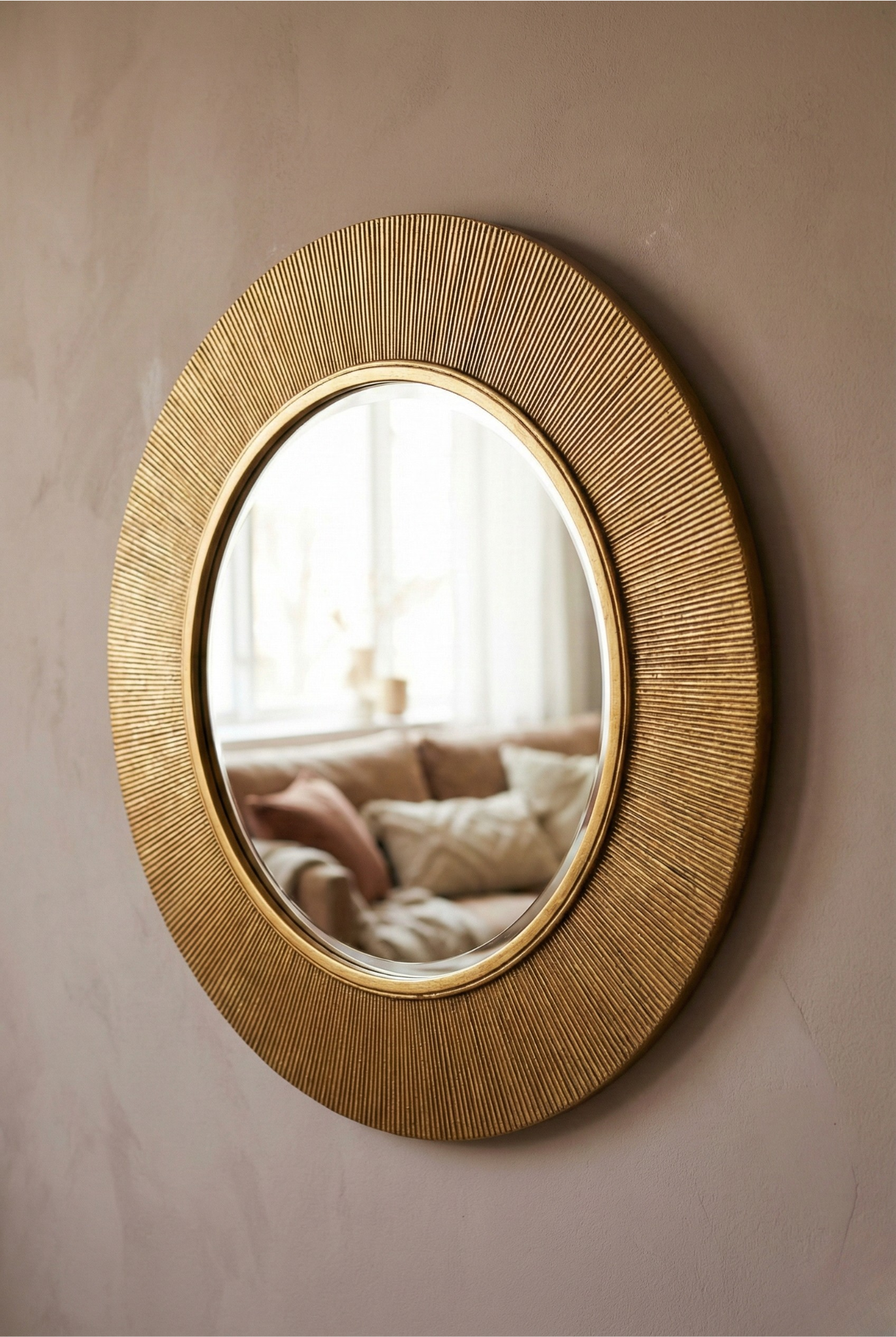 Miroir rond au halo doré